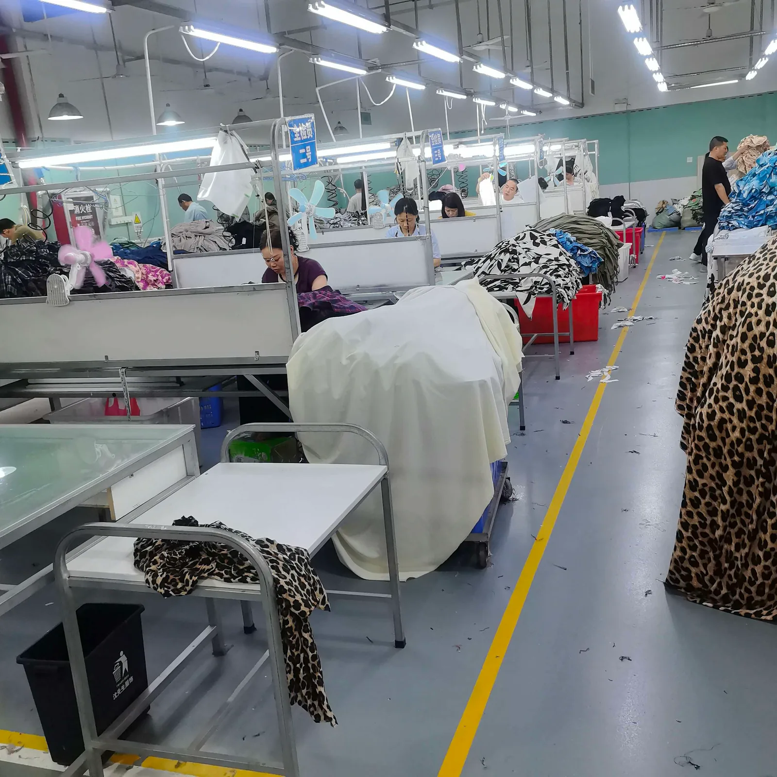 Guangzhou clothing factory sewing workshop for apparel manufacturing