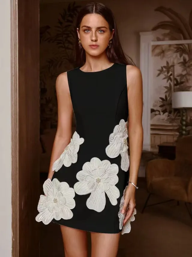 Custom fast fashion womenswear sample Black Daisy Applique Shift Dress for wholesale clothing production